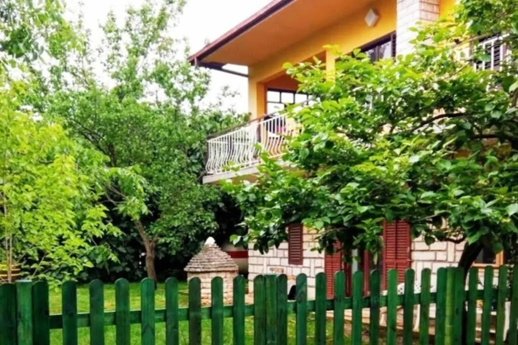 Apartment Sanja Near The Sea, Spacious And Green :) Pula