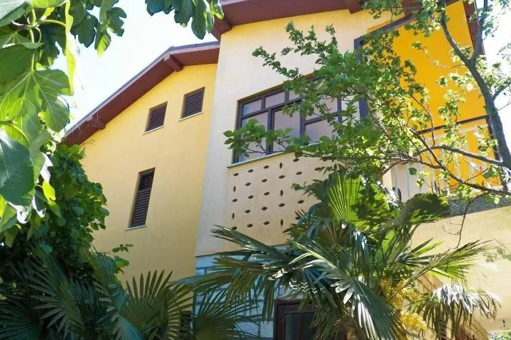 Apartment Sanja Near The Sea, Spacious And Green :) Pula