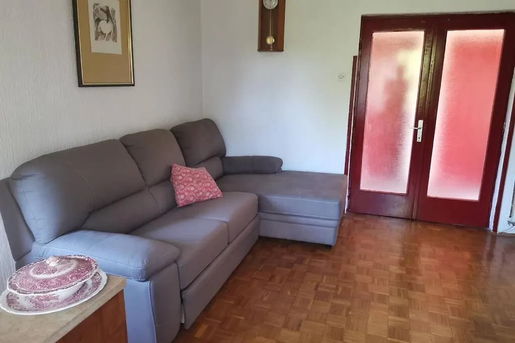 Apartment Sanja Near The Sea, Spacious And Green :) Pula