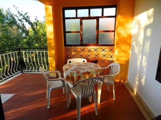 Apartment Sanja Near The Sea, Spacious And Green :) Pula Croatie