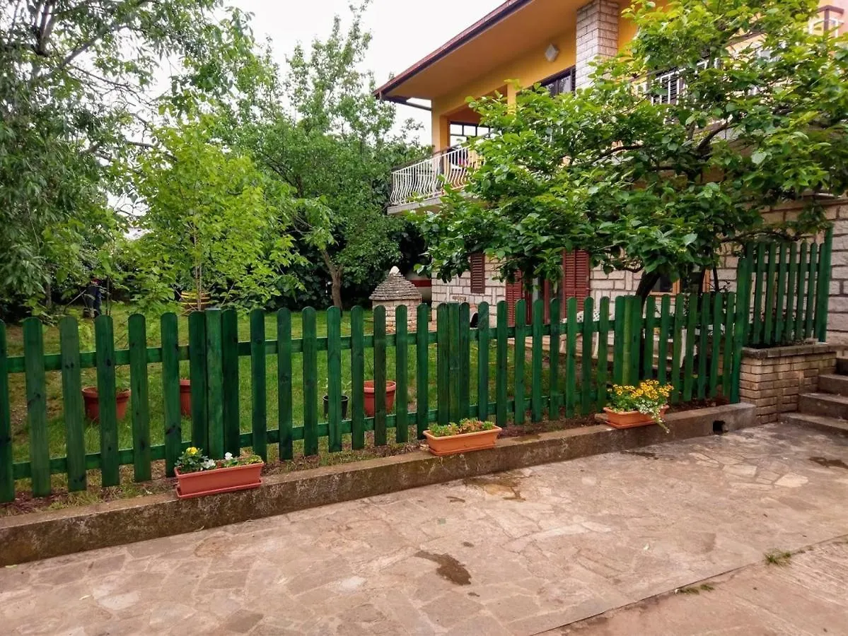 Apartment Sanja Near The Sea, Spacious And Green :) Pula